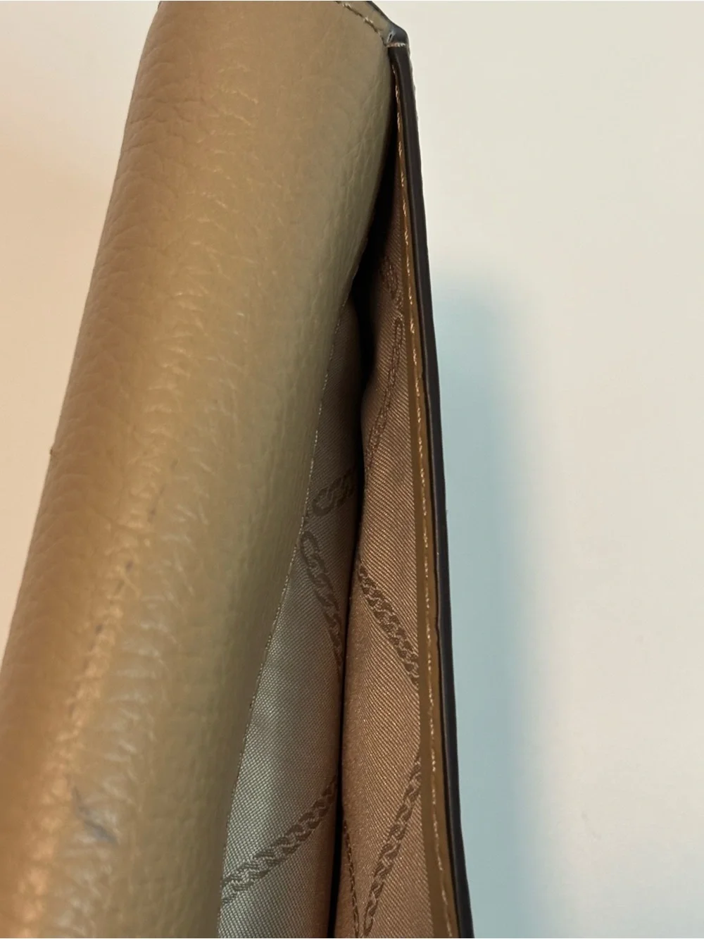 MICHAEL KORS ($158) Izzy Large Slim Wallet in Camel Pebbled Leather (Retail)